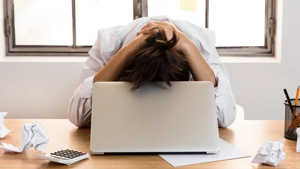 burnout-laboral-estres-trabajadores-chile