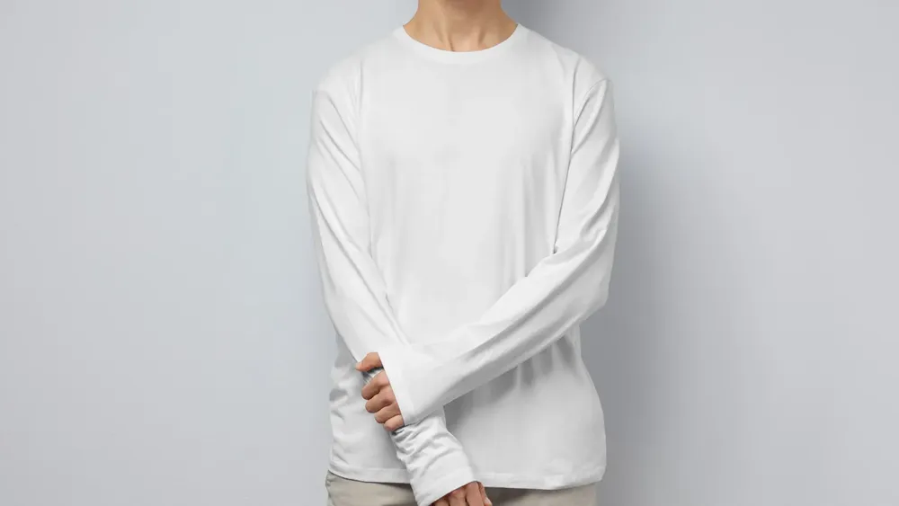 calor-polera-manga-larga-proteccion-trabajo Créditos: Freepik