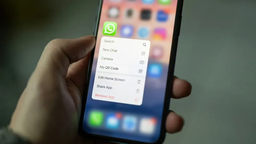 celular-whatsapp-aplicacion