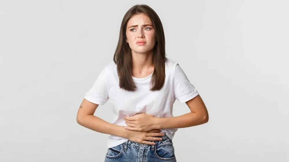 Mujer con dolor menstrual.