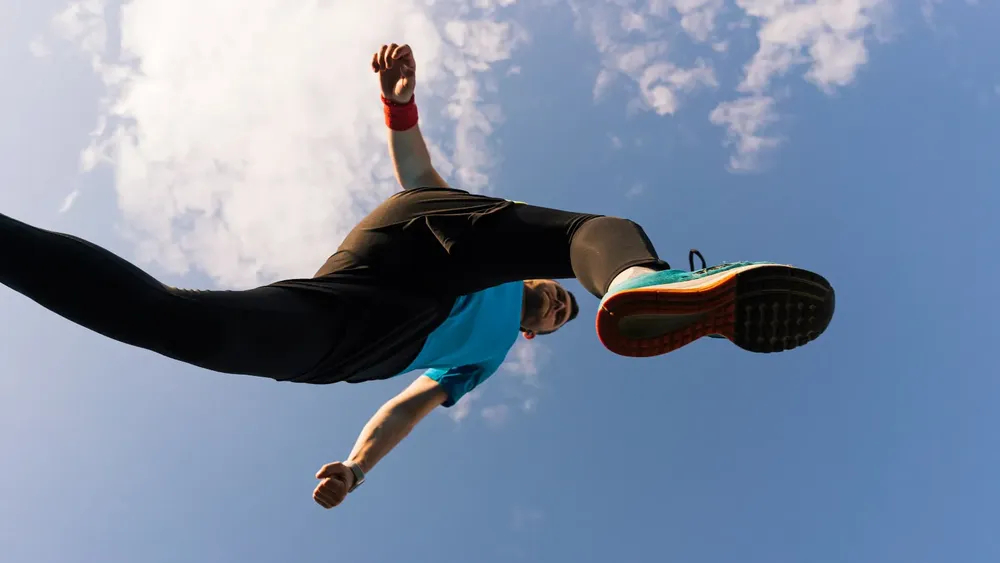 maraton-de-santiago-2025 Créditos: Freepik